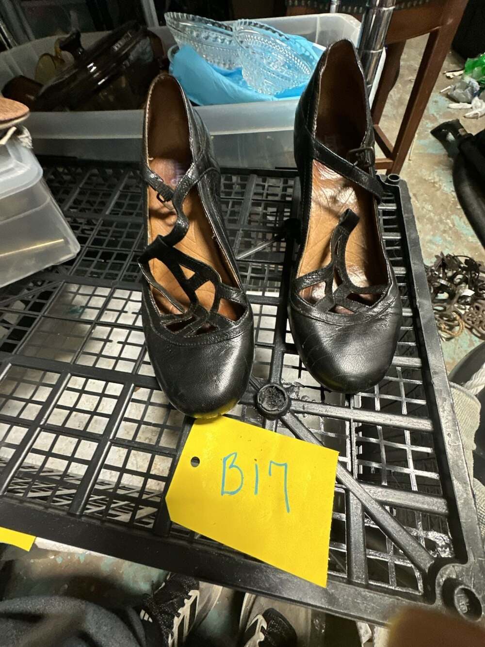 Indigo by Clarks Black Leather Cutout T-Strap Heels Size 8M